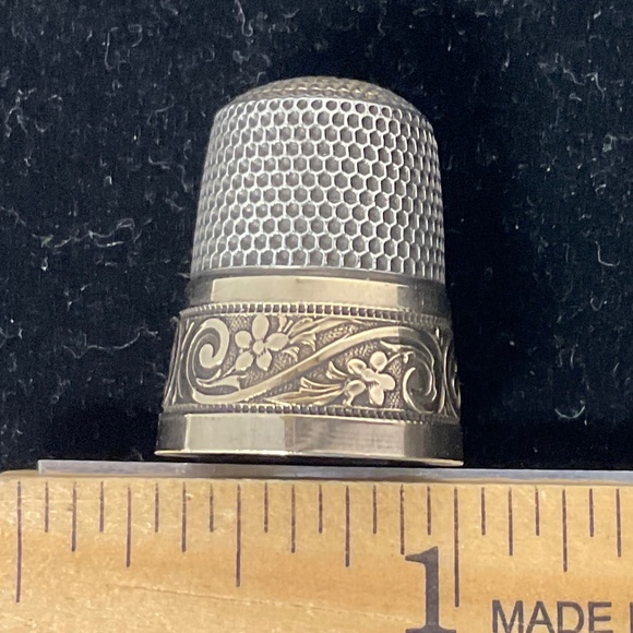 Vintage Ornate Silver Thimble - Picture 7 of 8